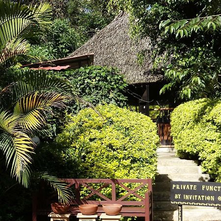 Ikweta Country Inn Maua Kaathene Ngoại thất bức ảnh