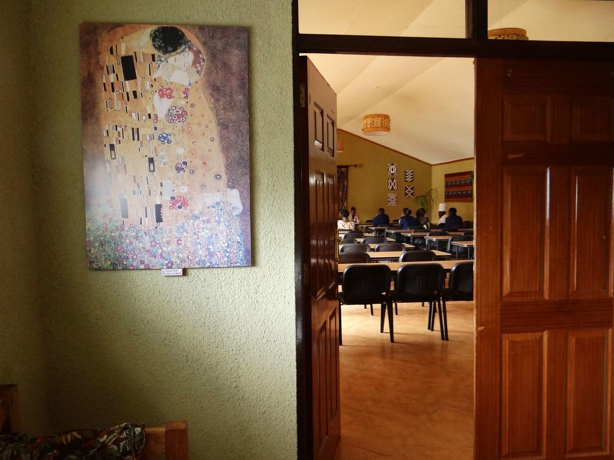 Ikweta Country Inn Maua Kaathene Ngoại thất bức ảnh