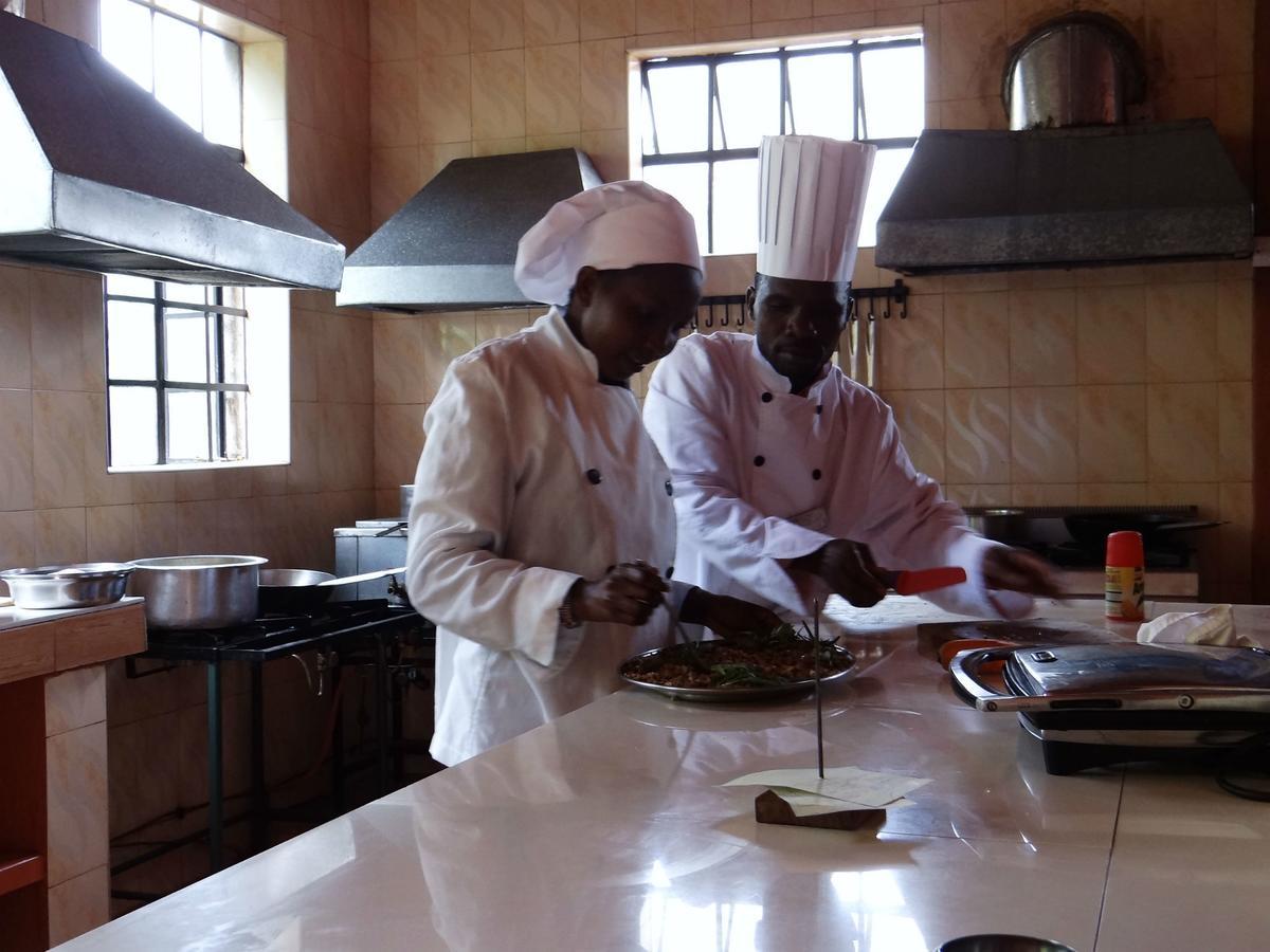 Ikweta Country Inn Maua Kaathene Ngoại thất bức ảnh